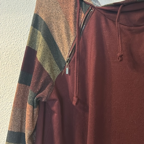 Maurice’s striped sleeve hoodie size medium - Picture 2 of 5